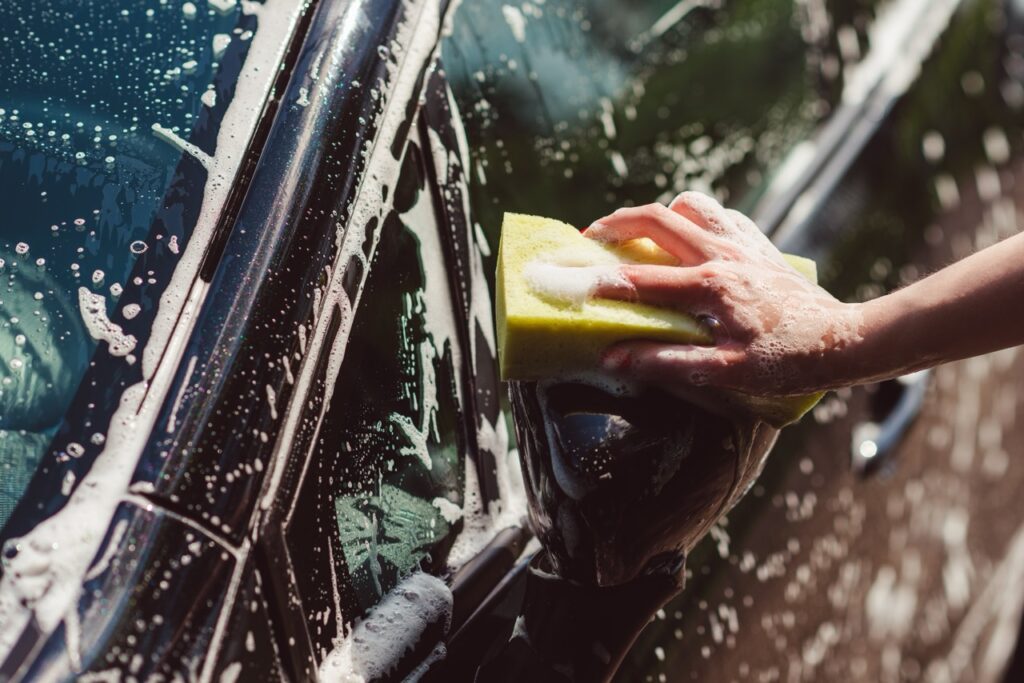 Mijn auto wassen in de wasboxen bij Carwash van Veen